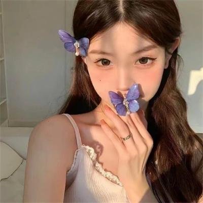 乐坛天后被曝机场牵手女助理，凌晨颁奖典礼后台画面流出
